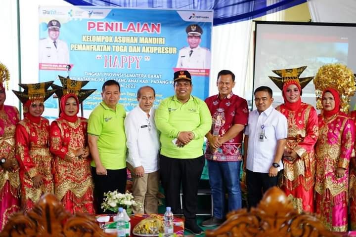 Manfaatkan Tanaman Obat sebagai Metode Kesehatan Tradisional 1 PENGHARGAAN--PLN UIW Sumbar dan Unit Pelaksana di Sumbar tampil dominan diantara 63 perusahaan yang mendapatkan Penghargaan Kesehatan dan Keselamatan Kerja (K3) dari Kementerian Ketenagakerjaan RI.Kamis (23/06).