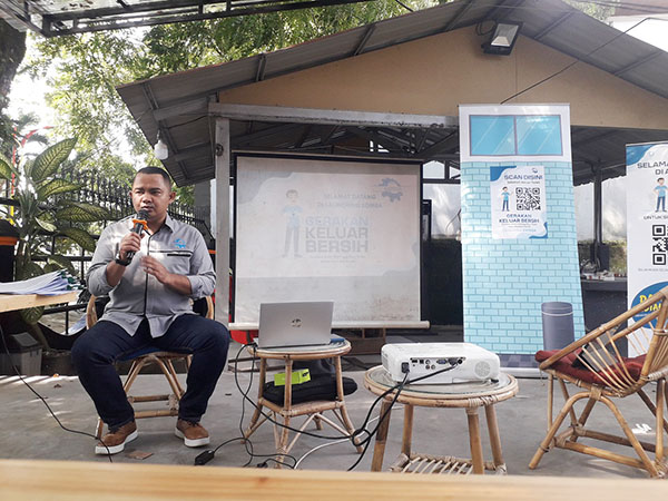 KETERANGAN PERS—Muchdian Muchlis selaku Dewan pendiri dan Direktur Eksekutif Yayasan KATEDA, saat memberikan keterangan pers.