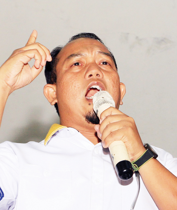 Muharlion 
Ketua DPD PKS Padang.