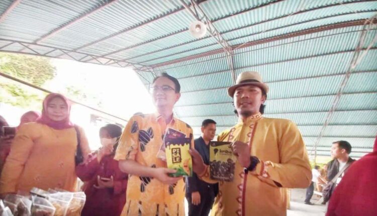 DUKUNGAN— Pemerintah RI mendukung usaha mikro kecil menengah (UMKM) Agam berkembang hingga ke mancanegara.