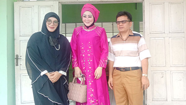 Lisda Hendra Joni Buka Musda ke-III Pertuni Sumbar 1 FOTO BERSAMA— Pembina Pertuni Sumbar Lisda Hendra Joni berfoto bersama usai membuka kegiatan Musda ke-III Persatuan Tuna Netra Indonesia (Pertuni) Sumbar.