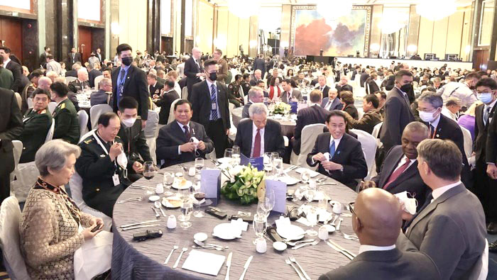 Prabowos semeja dengan pejabat luar negeri