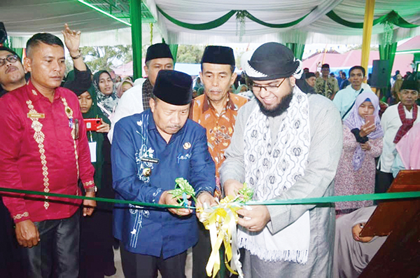 Bupati Agam Andri Warman  meresmikan penggunaan Gedung Baru Yayasan Mahad Annur dan penyambutan M Naja Hudia Afiifurrahman finalis 5 Besar Hafizh Indonesia RCTI 2019 di Pondok Tahfizh Mahad Annur, Nagari Sungai Tanang, Kecamatan Banuhampu, Minggu (27/6).
