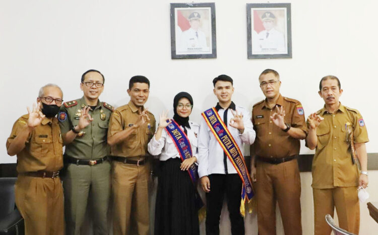 Dua orang Duta generasi berencana (Genre) Kota Payakumbuh, yakni Muhammad Raihan, Siswa SMAN 2 Payakumbuh dan Dhinia Khairunnisa, Siswi SMAN 1 Payakumbuh dilepas oleh Sekretaris Daerah Kota Payakumbuh Rida Ananda untuk mengikuti ajang pemilihan duta genre tingkat provinsi Sumbar.