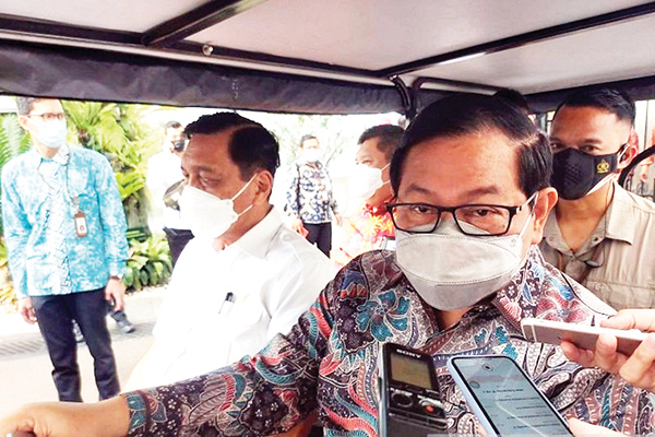 Sekretaris Kabinet Pramono Anung di lingkungan istana kepresidenan Jakarta pada Selasa 14 6