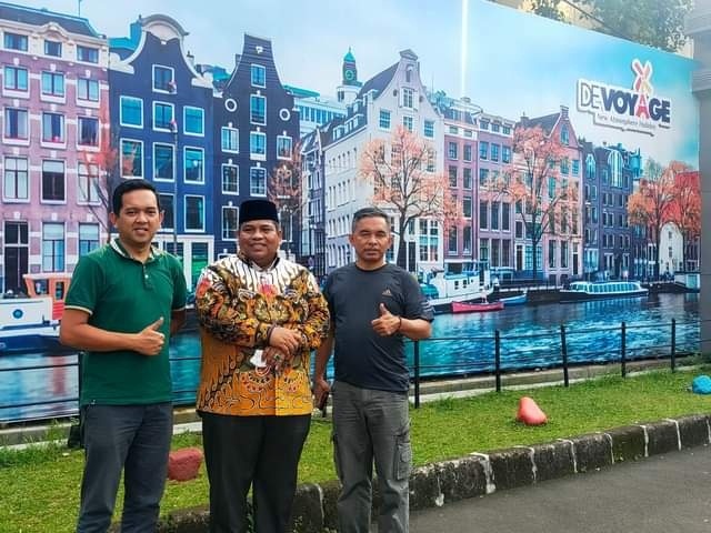 BERSAMA INVESTOR— Bupati Padangapariaman Suhatri Bur  saat bersama investor.