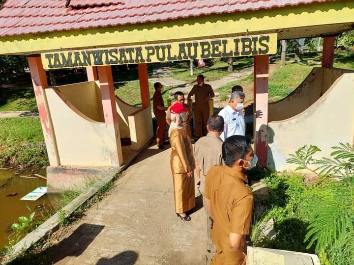 Walikota Solok Zul Elfian meninjau lokasi penangkaran burung belibis yang akan dipusatkan di Taman Wisata PulauBelibis