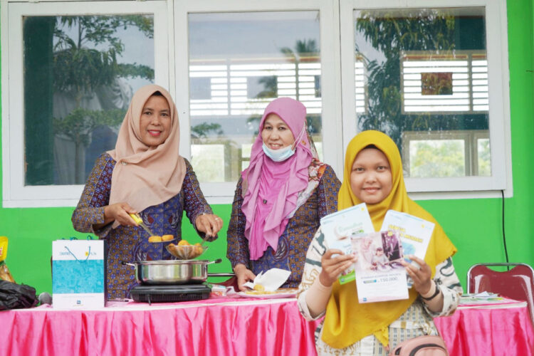 GM PLN Sumbar: Kompor Induksi untuk Kemandirian Energi 1 KEDAULATAN ENERGI— Konversi kompor gas ke kompor induksi merupakan salah satu dukungan PLN untuk mewujudkan kedaulatan energi di Indonesia.