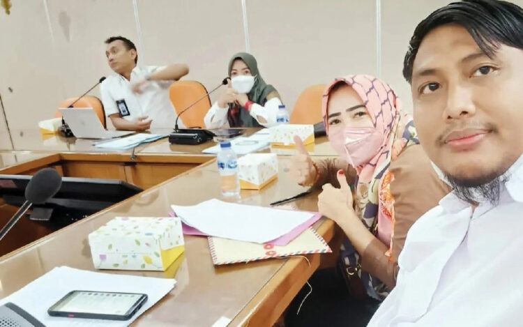 Anggaran Gaji PPPK 2022 Dijamin Pusat, Pemda Tidak Bisa Berkutik Lagi 1 USAIāKi-Ka: Andika, Sesditjen GTK Kemendikbudristek Prof Nunuk (tengah), Sekretaris forum GLPG PPPK Meisi Lukitasari, Ketua GLPG PPPK Iswadi usai rapat.