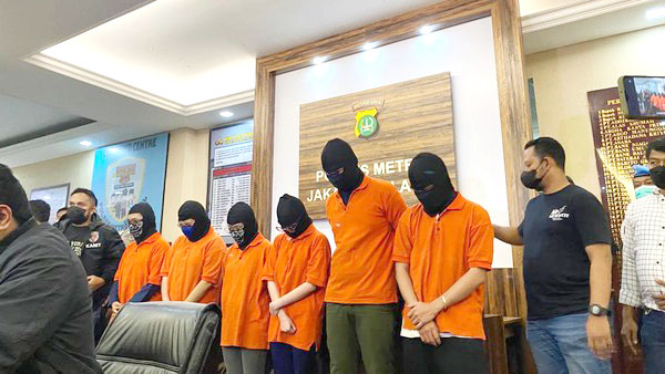 Konferensi pers penetapan 6 orang tersangka kasus Holywings di Polres Metro Jakarta Selatan.