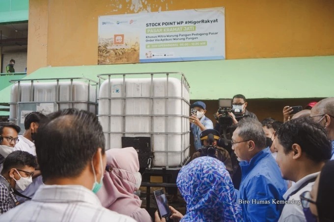 Menteri Perdagangan Zulkifli Hasan melakukan sidak ke Pasar Kramat Jati, Jakarta Timur