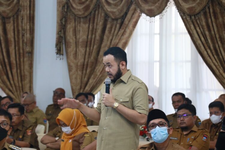 Tuan Rumah Porprov XVI 2023, Kota Padang Gantikan Posisi Tanahdatar 1 PAPARKAN--Wako Padangpanjang Fadly Amran saat ikut rapat koordinasi dengan Gubnerur Sumbar menyampaikan kesanggupan menggelar 18 Cabor sebagai tuan rumah Porprov Sumbar 2023.