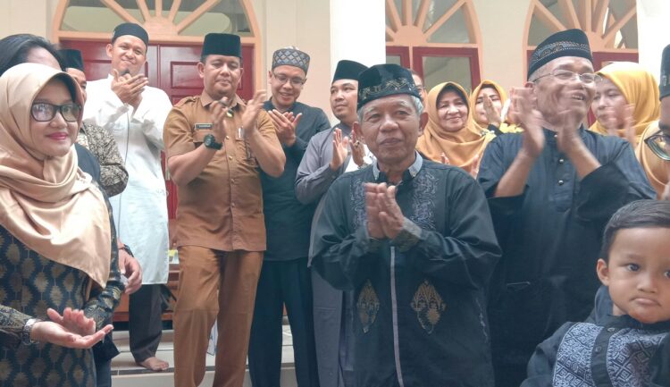 Wali Nagari Sudirman Apresiasi Pembangunan Mushalla Nur Muhammad 1 PERESMIAN— Wali Nagari Paritmalintang, Kecamatan Enam Lingkung, Kabupaten Padangpariaman Sudirman, usai meresmikan Mushalla Nur Muhammad.