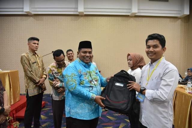 PELATIHAN—Bupati Suhatri  saat pelatihan pelaku UMKM.