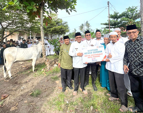 Serahkan Bantuan Hewan Kurban, Wako Hendri Septa B.Bus.,M.I.B Apresiasi BNI Wilayah 02 Padang 1 772c1f1c 33ea 4688 8a15 592cb8fa0a8e 1