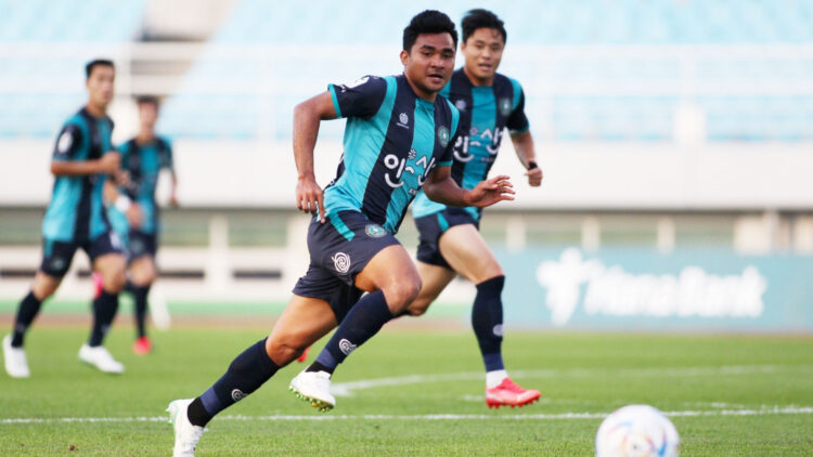 Asnawi Mangkalam saat bermain melawan Gimpo Citizen. Dalam pertandingan tersebut, Asnawi mencetak satu gol dan membantu timnya menang 3-1