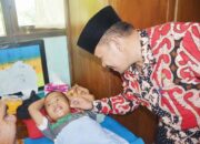 Bupati Agam Beri Semangat Kepada Anak Peserta Khitan Massal