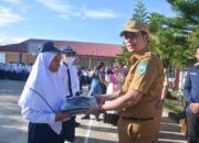Wujud dan Perhatian dalam Pendidikan, Pemko Sawahlunto Berikan Bantuan Seragam untuk Pelajar SD dan SMP