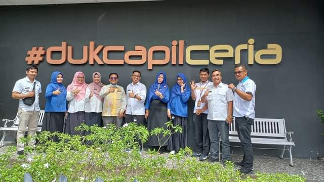 Dukcapil Padangpariaman Dinilail Terbaik Sumbar 1 Dinas Kependudukan Dan Pencatatan Sipil Padangpariaman, kemarin, menerima kunjungan tim penilai Disdukcapil terbaik Kabupaten/Kota di Provinsi Sumatera Barat.