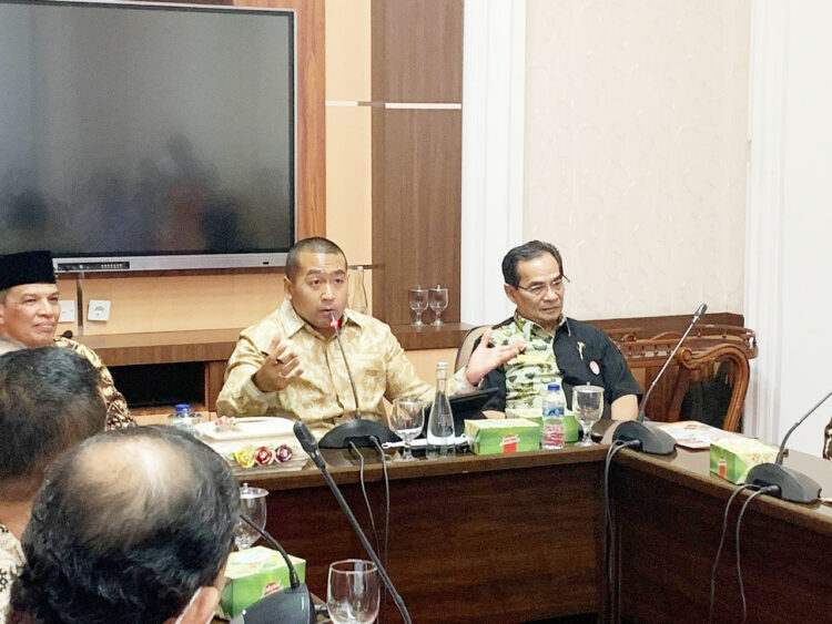 PENDOBRAK— Wakil Gubernur Sumbar, Audy Joinaldy menyebutkan UMKM Sumbar Malagak bisa jadi pendobrak awal untuk Visit Beautiful West Sumatera 2023.