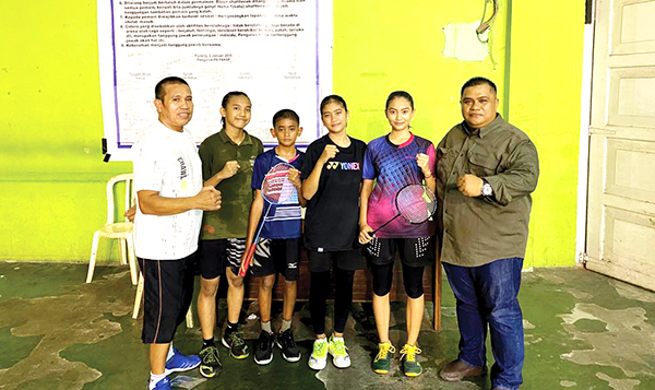 Verry Mulyadi Dukung Atlet Bulutangkis Sumbar Berlaga di Piala Presiden 1 BERI DUKUNGAN— Verry Mulyadi beri dukungan dan mengapresiasi prestasi empat atlet bulutangkis dari FKKSP Semen Padang yang akan berlaga di Kejuaraan Bulutangkis Piala Presiden 2022.