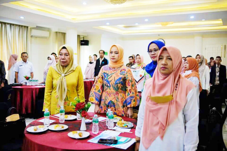 Konvergensi Penurunan Stunting, Pemko Padangpanjang Tandatangani Komitmen Bersama 1 Ketua TP-PKK dr. Dian Puspita Fadly, Sp.JP, Ketua GOW, Nova Era Yanthy Asrul, Forkopimda dan Ketua Dharma Wanita, Sri Hidayani Sonny Budaya.