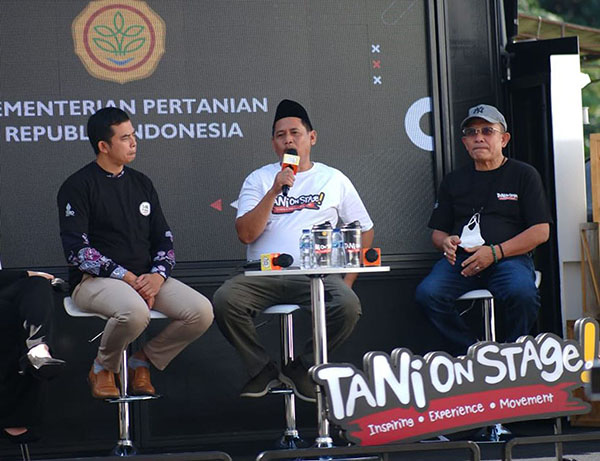 Kementerian Pertanian menggelar talk show Tani on Stage di halaman Masjid Baiturrahman Kaum Kampung Seuseupan Ciawi Kabupaten Bogor Jawa Barat