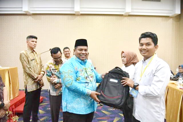 upati Padangpariaman Suhatri Bur meminta kepada semua pelaku  UMKM se Kabupaten Padangpariaman agar setiap saat kembangan usaha masing masing. Mereka para pelaku UMKM terus lakukan invasi dan strategi jitu dan laris manis di pasar pasaran.