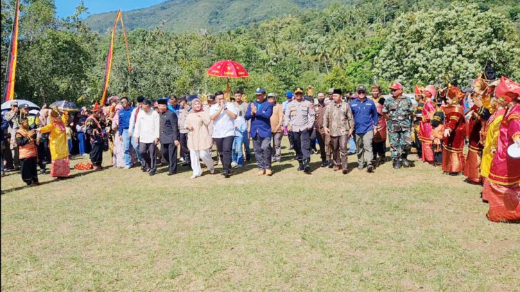 PARALAYANG TRoI— Pada acara pembukaan TroI,  jajaran pengurus PB FASI, Danlanud Sutan Sjahrir sekaligus Ketua Umum FASIDA Provinsi Sumbar Kolonel Pnb M.R., Fahlefie, S.Sos., psc  serta  unsur Forkopimda tingkat II, Kapolres Tanah Datar, Sekda Tanah Datar,  Kadisparpora serta Ketua Kerapatan Adat Nagari dan Ninik Mamak Nagari Guguak Malao.