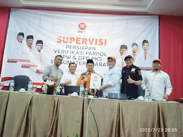 supervisi— DPP PKS melakukan supervisi pada DPW dan DPD se-Sumatera Barat di Rocky Hotel, Sabtu (23/7).