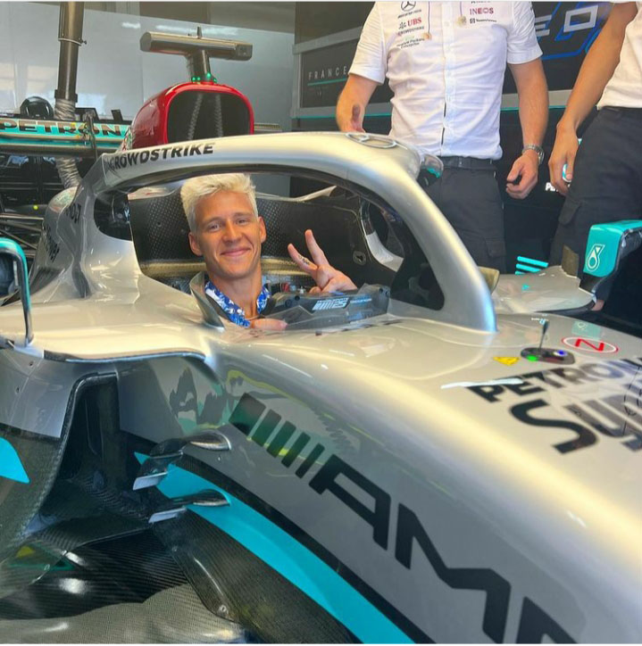 Fabio Quartararo masuk ke kokpit mobil F1 Mercedes di tengah akhir pekan balapan di GP Prancis Sabtu lalu.