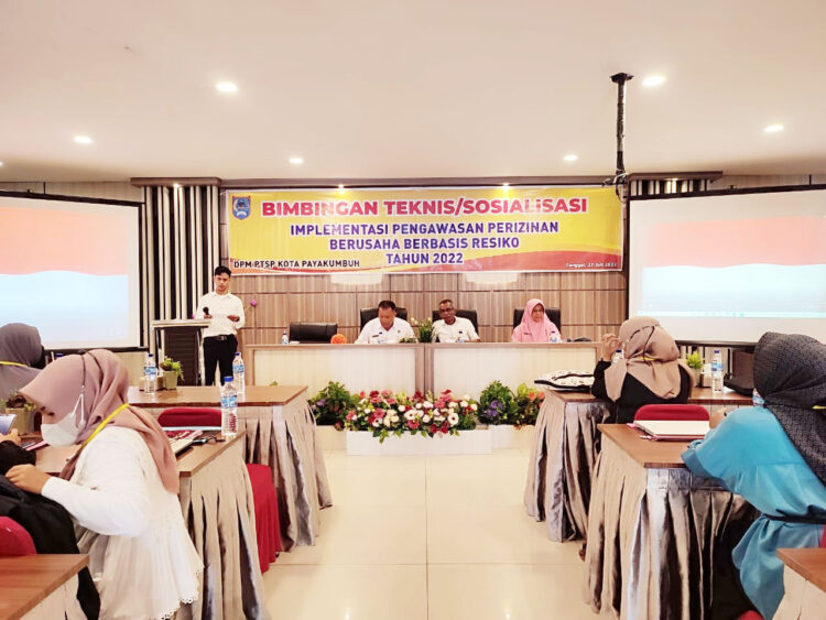 ANTUSIAS—Terlihat para pelaku usaha mengikuti  kegiatan Bimtek yang dilakukan Pemko dengan antusias.