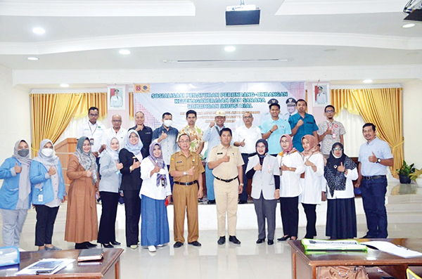 Ciptakan Suasana Kerja yang Harmonis, DPMPTSP-Naker Gelar Sosialisasi untuk Pengusaha dan Pekerja 1 SOSIALISASI— Pemerintah Kabupaten Agam melalui DPMPTSP-Naker menggelar sosialisasi peraturan perundangan tentang ketenagakerjaan dan sarana hubungan industrial.