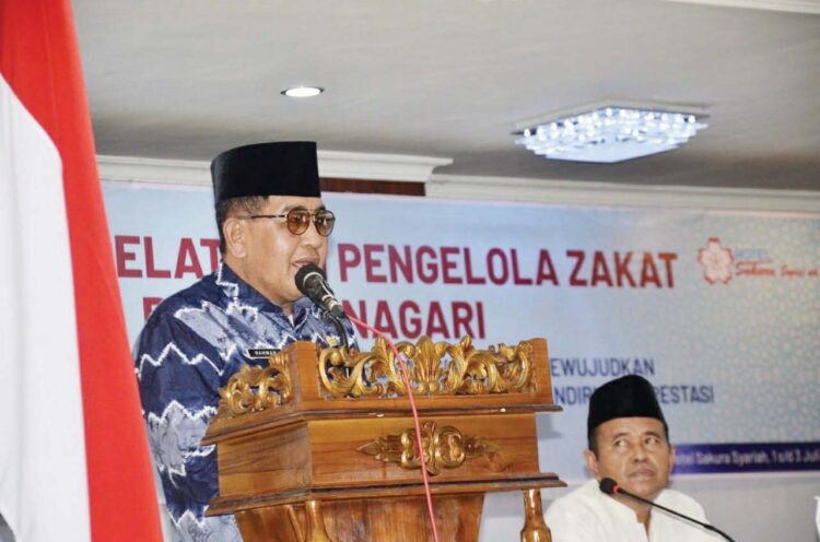 PELATIHAN— Asisten Pemerintahan dan Kesejahteraan Rakyat, Rahman saat membuka pelatihan pengelolaan zakat bagi UPZ Nagari se-Kabupaten Agam.