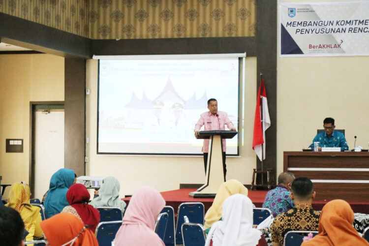 Pendemi Covid-19 jadi Penyebab Kenaikan Angka Kemiskinan 1 RAKOR— Asisten II Elzadaswarman membuka acara rakor penanggulangan kemiskinan.