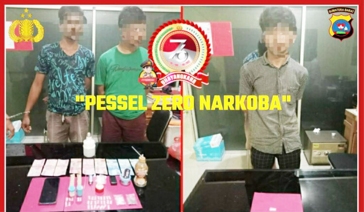PENGEDAR NARKOBA— Kakak beradik berinisial P dan RF serta rekannya S yang terlibat peredaran narkoba diamankan Satresnarkoba Polres Pessel.