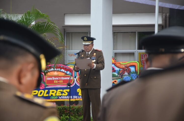 Peringatan HBA ke-62, Momentum Evaluasi dan Introspeksi Kinerja 1 INSPEKTUR UPACARA- Kepala Kejari Agam, Rio Rizal menjadi inspektur upacara peringatan Hari Bhakti Adhyaksa (HBA) ke-62