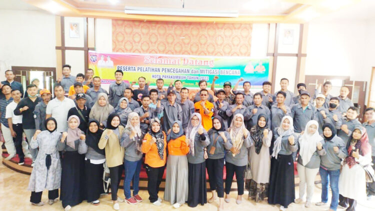 Payakumbuh Masuk Daerah Rawan Bencana Puting Beliung 1 PELATIHAN KEBENCANAAN—Para peserta pelatihan pencegahan dan mitigasi bencana berfoto bersama usai mendapatkan edukasi.