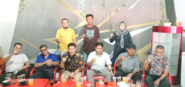 Diganti tanpa Alasan, Mantan Pengurus KONI Sumbar akan Ajukan Gugatan ke PTUN dan BAORI 1 AJUKAN PETISI— Mantan-mantan pengurus Komite Olahraga Nasional Indonesia (KONI) Sumatera Barat masa bakti 2021-2025 mengajukan petisi kepada Ketua KONI Sumbar terpilih Ronni Pahlawan.