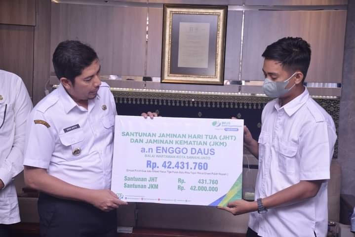 Pihak Almarhum Enggo Daus menerima Santunan JKm dan JHT senilai Rp. 42 juta.