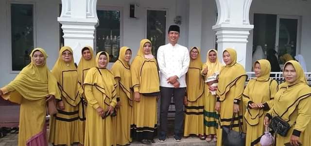 Sekretaris Daerah Kabupaten Padangpariaman Rudy Repenaldi Rilis, kemarin, melepas Majelis Taqlim At - Taqwa Mungguk Batu Basa ke Mesjid Islamic Center Pasir Pangiraian.