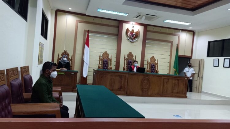 SIDANG PRAPERADILAN — Suasana sidang putusan praperadilan di PN Batusangkar yang akhirnya dimenangkan pemohon untuk keseluruhan.