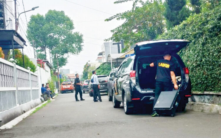 RUMAH SAMBO— Suasana rumah Irjen Ferdy Sambo di Kompleks Polri Duren Tiga, Jakarta, Rabu  (13/ 7), kemarin.