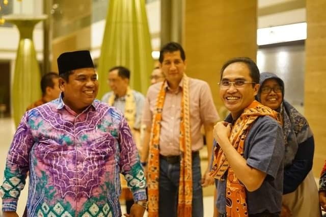 PERTEMUAN—Bupati Suhatri Bur melakukan pertemuan dengan Direktur Utama Biofarma Honesti Basyir membahas persoalan pelayanan medis.