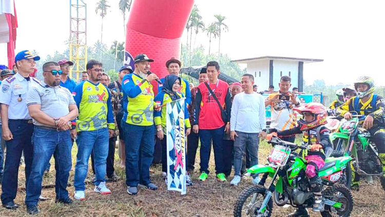 Wakil Wali Kota Pariaman Mardison Mahyuddin membuka event Trabas Jelajah Alam Pariaman Extreme (JAPA X) 3 tahun 2022 di Desa Wisata Tungkal Selatan, Kecamatan Pariaman Utara Kota Pariaman.