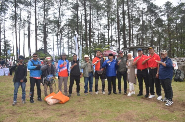 Kejurda Paralayang, Geliatkan Kembali Wisata di Puncak Lawang