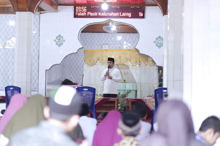 MTQ Tingkat Kelurahan Laing Dibuka, Wawako: Motivasi Peserta dan Masyarakat Cintai Al Quran 1 SAMBUTAN— Wakil Wali Kota Solok, Ramadhani Kirana Putra berikan sambutan saat membuka secara resmi pelaksanaan Musabaqah Tilawatil Quran (MTQ) tingkat Kelurahan Laing yang bertempat di Masjid Al Falah Laing Pasir, Kecamatan Tanjung Harapan, Kota Solok.