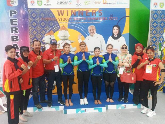 Fornas VI Sumsel 2022, Yoga Sumbang Medali Pertama Sumbar 1 MEDALI PERAK-Trio putri pegiat yoga Sumbar berhasil meraih medali perak di arena FORNas VI di VTV Perbakin Shooting Range, Jakabaring Sport City, Kota Palembang, Sumsel, Jumat (1/7).