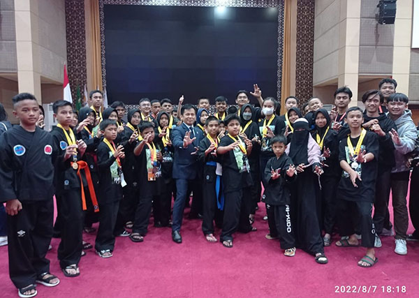 TOREHKAN PRESTASI-Atlet Hapkido Sumbar menorehkan prestasi dalam Kejurnas Hapkido V yang berlangsung di Auditorium UNP 6-8 Agustus 2022 yang lalu.