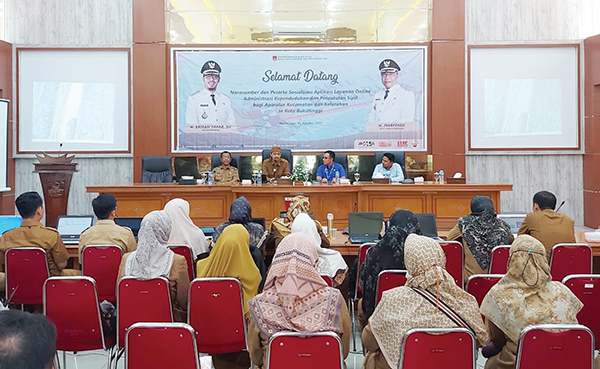 Bukittinggi Luncurkan Aplikasi Layanan Online Administrasi Dukcapil 1 luncurkan— Walikota Bukittinggi Erman Safar menghadiri peluncuran aplikasi layanan online administrasi Dukcapil, Selasa (2/8)